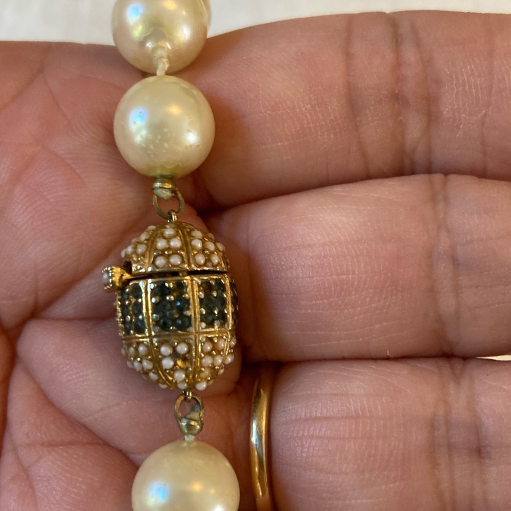 Hand Knotted Glass Pearls‎ Vintage Necklace with Fancy Push Clasp - Picture 5 of 6